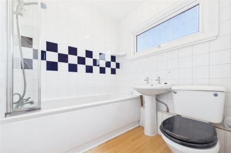 3 bedroom Terraced House for sale in Warwick Road, Basingstoke