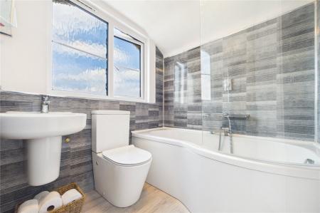 4 bedroom Semi-detached house for sale in London Road, Overton