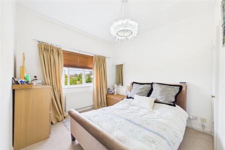4 bedroom Semi-detached house for sale in London Road, Overton