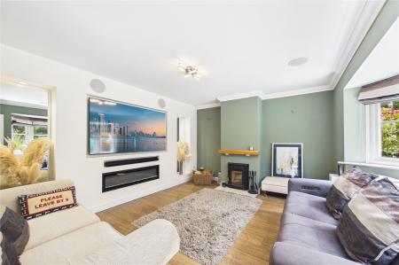 4 bedroom Semi-detached house for sale in London Road, Overton