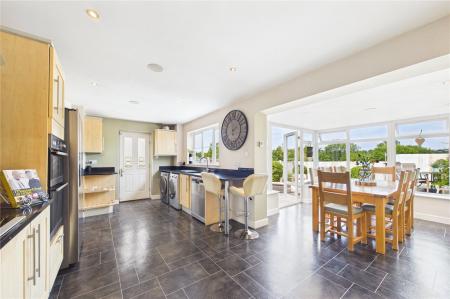 4 bedroom Semi-detached house for sale in London Road, Overton