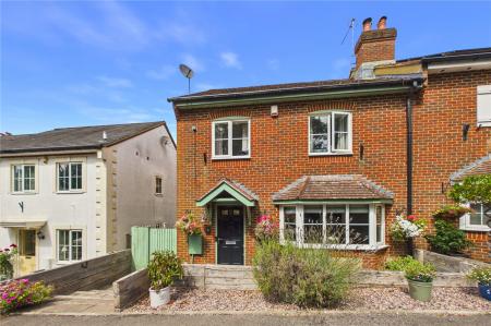 4 bedroom Semi-detached house for sale in London Road, Overton
