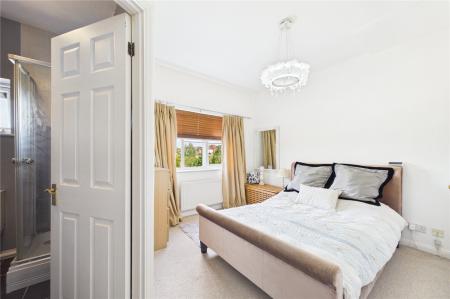4 bedroom Semi-detached house for sale in London Road, Overton