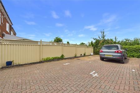 4 bedroom Semi-detached house for sale in London Road, Overton
