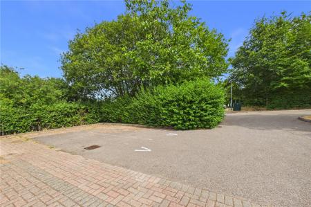 4 bedroom Semi-detached house for sale in London Road, Overton