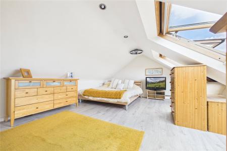 4 bedroom Semi-detached house for sale in London Road, Overton