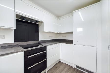 2 bedroom Flat to let in Benham Drive, Spencers Wood