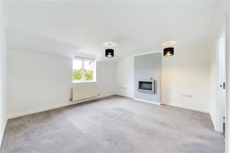 2 bedroom Flat to let in Benham Drive, Spencers Wood