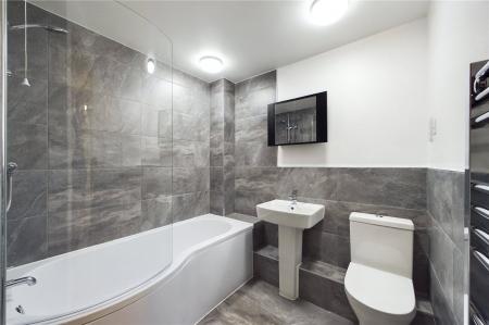 2 bedroom Flat to let in Benham Drive, Spencers Wood