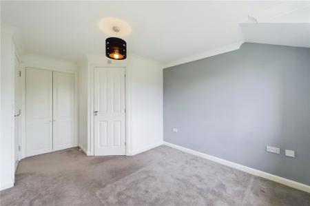 2 bedroom Flat to let in Benham Drive, Spencers Wood
