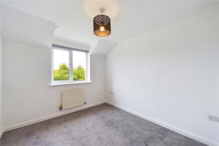 2 bedroom Flat to let in Benham Drive, Spencers Wood