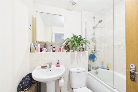 2 bedroom Terraced House for sale in Skippetts Gardens, Basingstoke