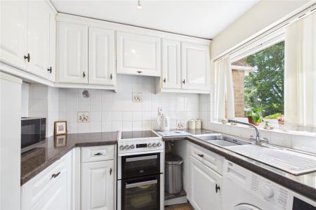 2 bedroom Terraced House for sale in Arundel Gardens, Basingstoke
