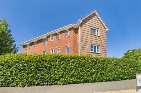 2 bedroom Flat for sale in Wiltshire Crescent, Basingstoke