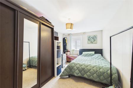 2 bedroom Flat for sale in Wiltshire Crescent, Basingstoke