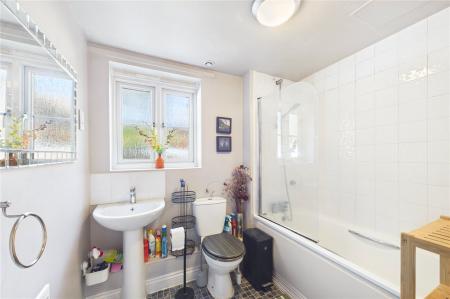 2 bedroom Flat for sale in Wiltshire Crescent, Basingstoke
