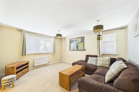 2 bedroom Flat for sale in Wiltshire Crescent, Basingstoke