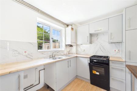 2 bedroom End of terrace house to let in Mulberry Way, Chineham
