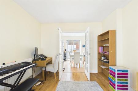 4 bedroom House to let in Northbrook Crescent, Basingstoke