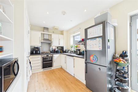 4 bedroom House to let in Northbrook Crescent, Basingstoke