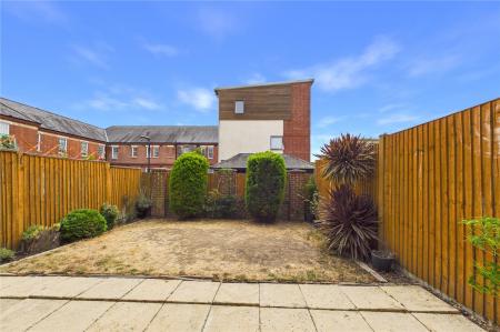 4 bedroom House to let in Northbrook Crescent, Basingstoke