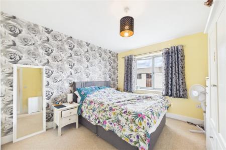 4 bedroom House to let in Northbrook Crescent, Basingstoke