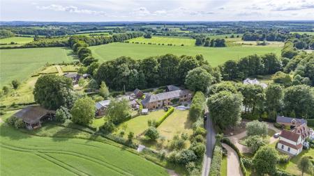 6 bedroom Semi-detached house for sale in Farleigh Lane, Dummer