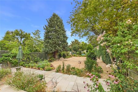 3 bedroom Detached house for sale in Roman Road, Basingstoke