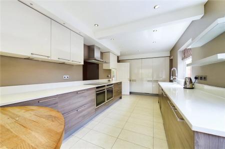 4 bedroom Detached house to let in Impstone Road, Pamber Heath