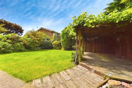 4 bedroom Detached house to let in Impstone Road, Pamber Heath