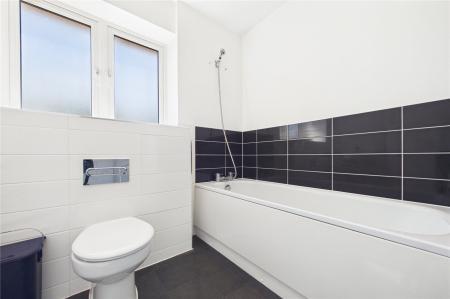 2 bedroom Maisonette for sale in Blue Hut Way, Basingstoke