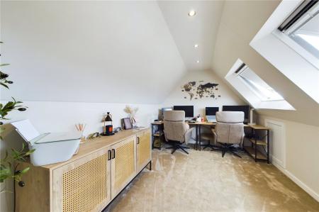 5 bedroom End of terrace house to let in Whitethorn, Shinfield
