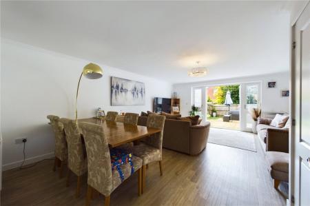5 bedroom End of terrace house to let in Whitethorn, Shinfield