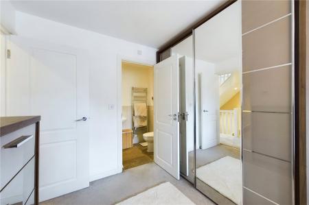 5 bedroom End of terrace house to let in Whitethorn, Shinfield
