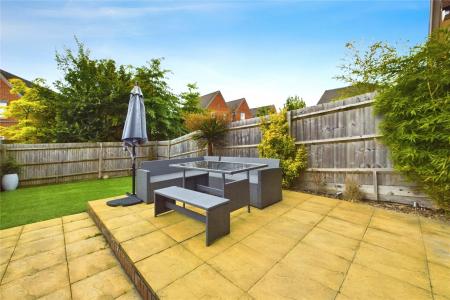5 bedroom End of terrace house to let in Whitethorn, Shinfield