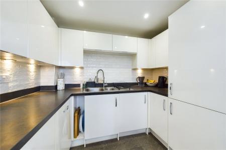 5 bedroom End of terrace house to let in Whitethorn, Shinfield