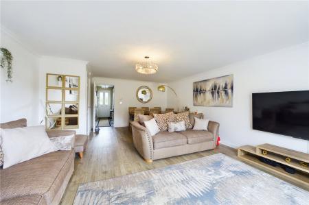 5 bedroom End of terrace house to let in Whitethorn, Shinfield
