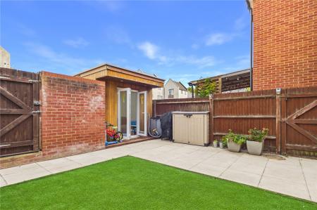 4 bedroom Detached house for sale in Mallory Road, Basingstoke