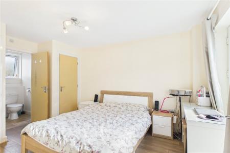 4 bedroom Detached house for sale in Mallory Road, Basingstoke