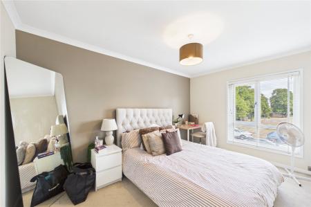 3 bedroom Terraced House for sale in Warwick Road, Basingstoke