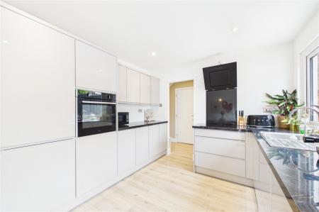 3 bedroom Terraced House for sale in Warwick Road, Basingstoke