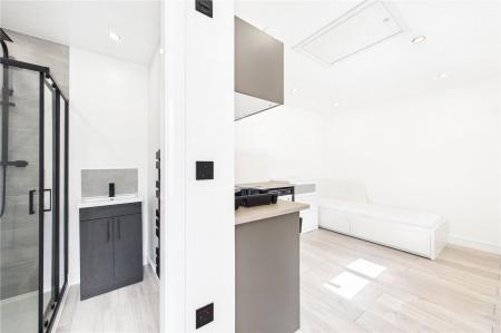 1 bedroom Studio flat to let in Shipridge Drive, Spencers Wood