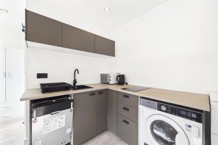1 bedroom Studio flat to let in Shipridge Drive, Spencers Wood