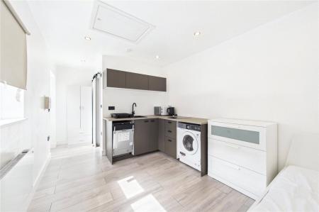 1 bedroom Studio flat to let in Shipridge Drive, Spencers Wood