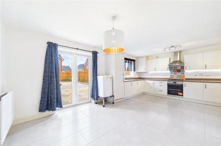 4 bedroom Detached house to let in Sela Drive, Shinfield