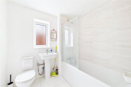 4 bedroom Detached house to let in Sela Drive, Shinfield