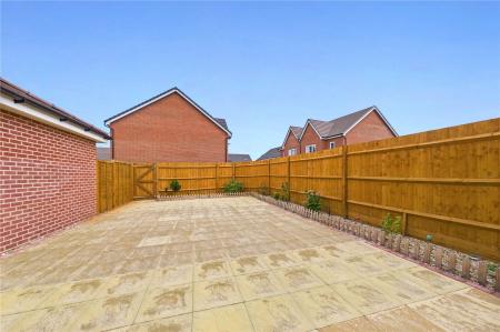 4 bedroom Detached house to let in Sela Drive, Shinfield