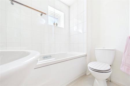 3 bedroom Semi-detached house to let in Gardiner Road, Basingstoke