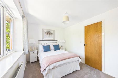 3 bedroom Semi-detached house to let in Gardiner Road, Basingstoke