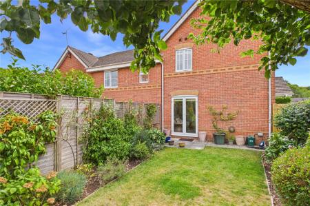 3 bedroom End of terrace house for sale in Arcadia Close, Beggarwood